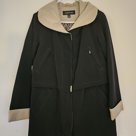 Jones New York Jackets & Blazers - Jones New York Black and Cream Women's Coat